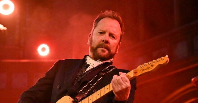 Kiefer Sutherland Cancels U.S. Concert Tour Due to ‘Very Low’ Ticket Sales