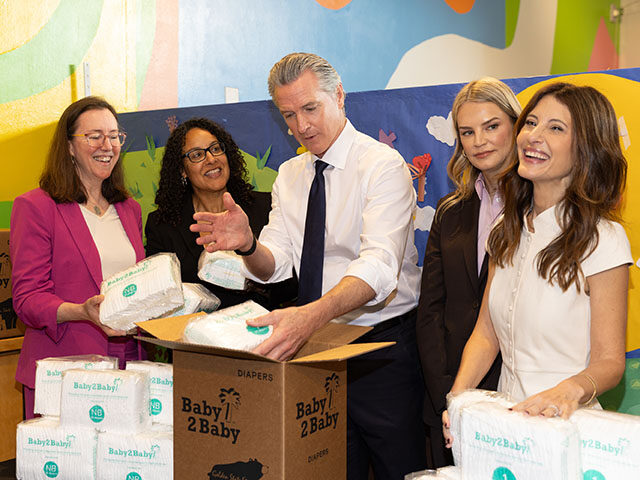 GettyImages2275244502 (L-R) Elizabeth Landsberg, Kim Johnson, Gavin Newsom, Kelly Sawyer Patricof and Norah Wein