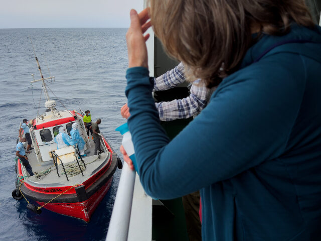 Passengers on the the hantavirus-stricken cruise ship, MV Hondius, watch epidemiologists b