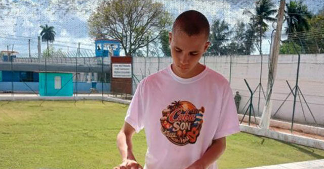 Cuba Publishes Bizarre Photo of Child Political Prisoner Playing Piano