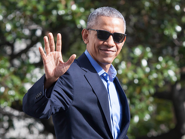 alg-6-1-26 WASHINGTON, DC - NOVEMBER 06: President Barack Obama waves as he exits The White House bef