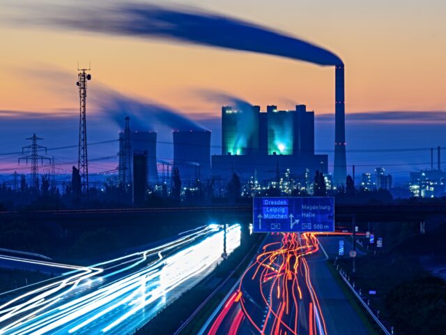 coal-fired 03 September 2025, Saxony-Anhalt, Bad Lauchstädt: Cars roll along highway 38 against the
