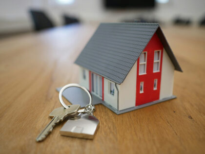 house keys and new home / real estate / homeownership