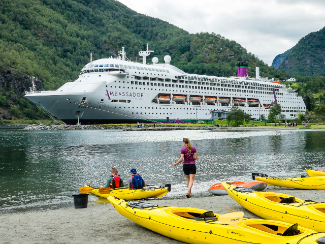 james-armes-RDVeyWdAOL4-unsplash cruise ship