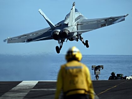 24 September 2025, Norway, Oslo: An F 18 fighter jet takes off from the USS Gerald R. Ford
