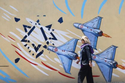 Iran and the United States have exchanged threats while continuing to negotiate for a peac