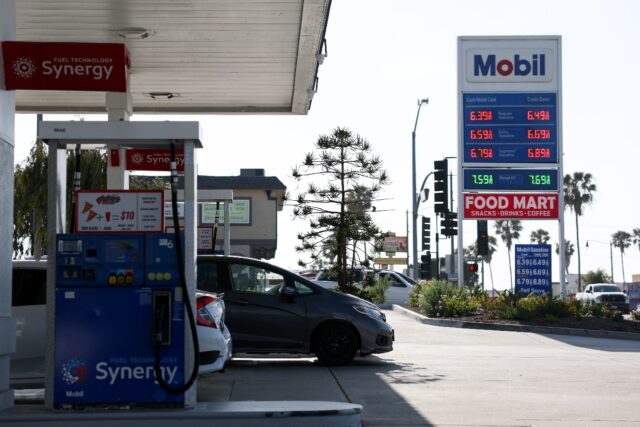 US economic growth was revised downwards in the first quarter, while inflation climbed, go