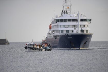 Hantavirus ship heads to Netherlands after passengers flown home
