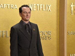 Matthew Rhys to star in BBC newspaper drama 'Dragon Slayers'