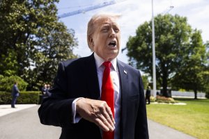 Reports: U.S., Iran working on plan to end war; Trump renews threats