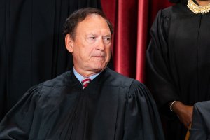 Supreme Court extends pause on abortion pill ban until Thursday