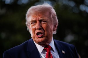 Trump says he'll speak with Taiwan's president about stalled arms deal