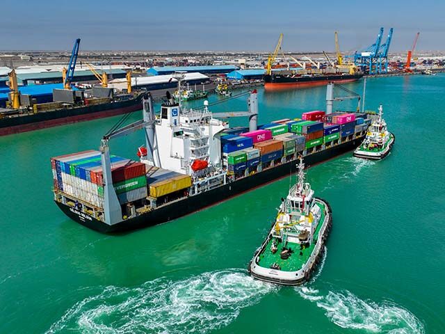 Title: Iraq Trump Tariffs Image ID: 25099576934832 Article: Tug boats maneuver a ship at t