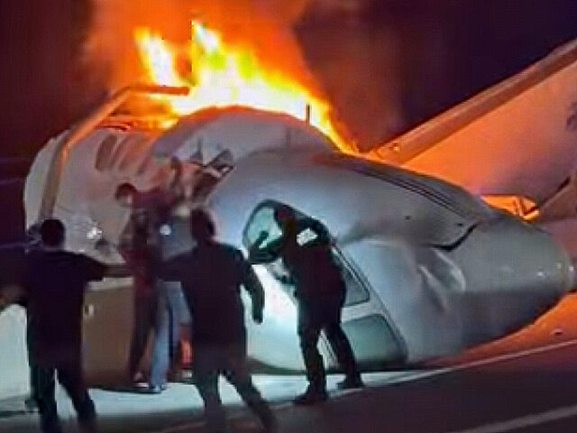 WATCH: Rescuers Pull Survivors from Plane Crash on Texas Highway A passenger, top, jumps out of a plane after it crashed on a highway as other people help
