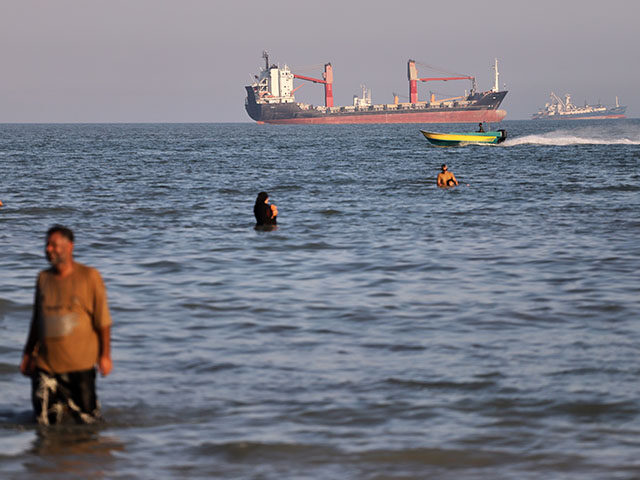 AP26168698036123 Title: Iran War Strait of Hormuz Image ID: 26168698036123 Article: Residents swim in the w