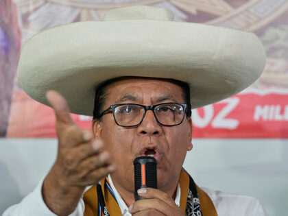 Title: Peru Election Image ID: 26169656528466 Article: Presidential candidate Roberto Sanc