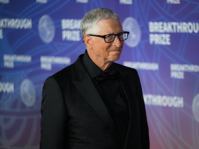 Bill Gates suffers an epic fall