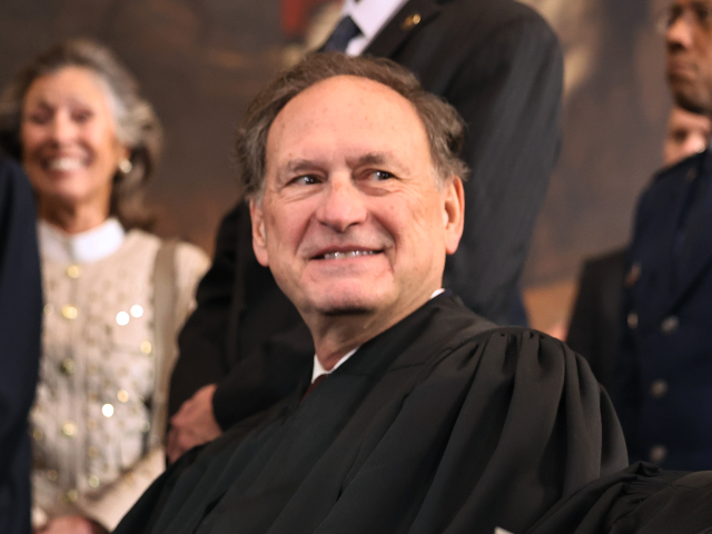 WASHINGTON, DC - JANUARY 20: (L-R) U.S. Supreme Court Associate Justices Samuel Alito, Cla