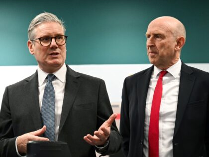 Starmer Refuses to Resign From Office After Defense Minister Jumps Ship