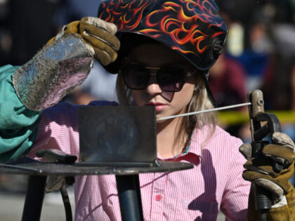 U.S. Manufacturing Production Rises At Fastest Pace in Nearly 5 Years