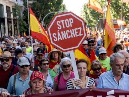 Spanish Conservatives and Populist VOX Would Win Governing Majority in Wake of Socialist Scandals