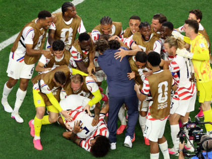 VIDEO — World Cup: U.S. Men’s National Team Prays Together After Major Win