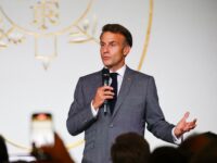 Macron Rejects Migrant Return Hubs, Claims They Go Against ‘European’ Values