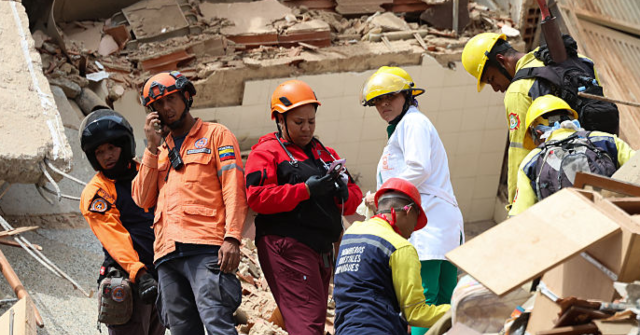 Venezuelans Using Phones for Flashlights, Maduro Spying App to Find Missing Earthquake Victims