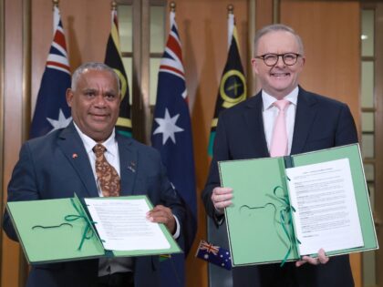 Australian Prime Minister Anthony Albanese (R) and Vanuatu's Prime Minister Jotham Napat p