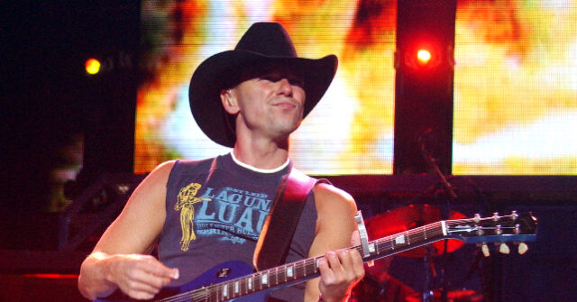 Country Star Kenny Chesney: Not 'My Place to Use My Stage' to 'Tell People How to Think or How to Vote'