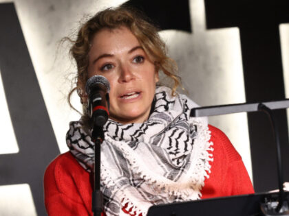 Marvel ‘She-Hulk’ Star Tatiana Maslany Pushes Boycott of ‘New York Times’ o