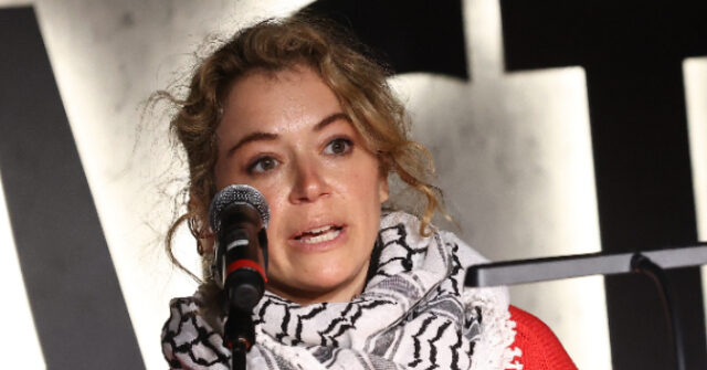 Marvel 'She-Hulk' Star Tatiana Maslany Pushes Boycott of 'Ne