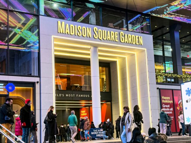 madison square garden Crowd outside Madison Square Garden entrance at night, Seventh Avenue, Manhattan, New York