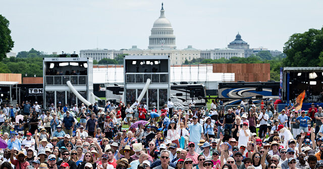 انسكب أكثر من 30 جالونًا من الوقود على National Mall بعد Freedom 250