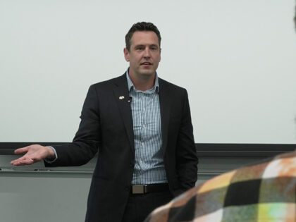 Zach Lahn, Republican candidate for Iowa governor, speaks to an environmental studies clas