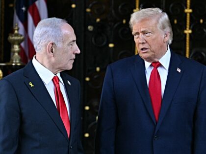 US President Donald Trump (R) greets Israeli Prime Minister Benjamin Netanyahu (L) upon ar