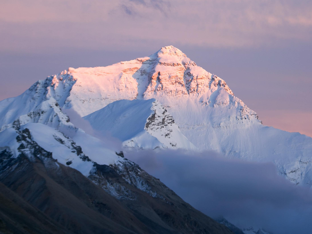 WATCH — Sherpa Guide Who Disappeared on Mount Everest Survives for Days Without Extra Oxygen: 