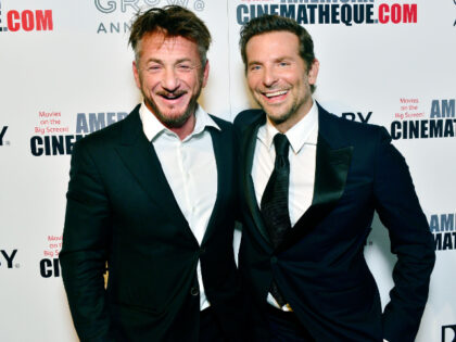 attends the 32nd American Cinematheque Award Presentation Honoring Bradley Cooper Presente