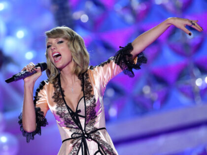 Taylor Swift Becomes Youngest Woman Inducted into Songwriters Hall of Fame