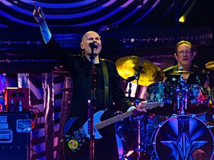 LONDON, ENGLAND - AUGUST 10: (EDITORIAL USE ONLY) Billy Corgan and Jimmy Chamberlin of The