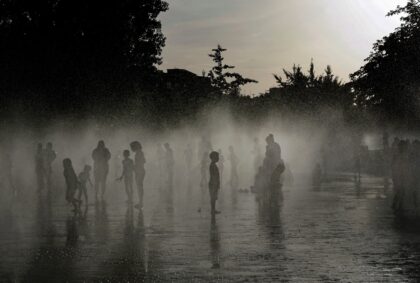 People off in a water fountain in Spain