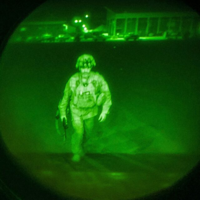 A photo courtesy of US Central Command shows then-Major General Chris Donahue boarding a C