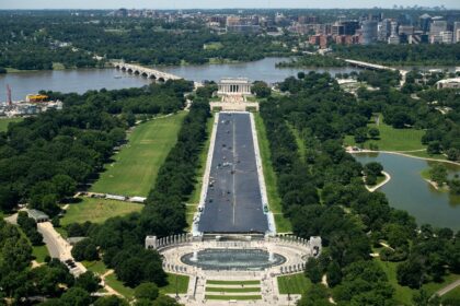 Trump said the 'promenade' would connect the Lincoln Memorial to the Potomac Riv