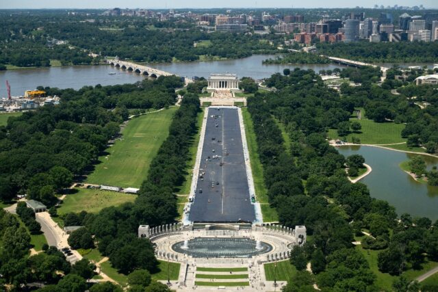 Trump said the 'promenade' would connect the Lincoln Memorial to the Potomac Riv