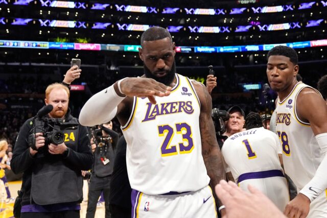 Lakers Tanter Retires Basketball The Associated Press