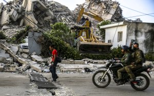 Venezuela earthquakes: 2 boys rescued alive from rubble