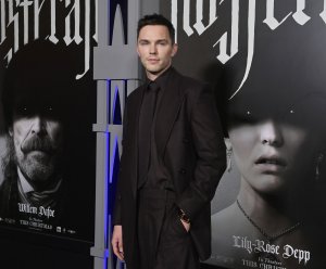 Zoe Kravitz helps hunt Nicholas Hoult in 'How to Rob a Bank' trailer