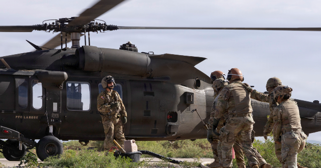 ΠΡΟΣΟΧΗ: Τα ελικόπτερα του Army Blackhawk σώζουν παιδιά από τις πλημμύρες στο Μιζούρι