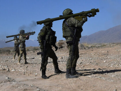 Title: Kyrgyzstan CSTO Training Image ID: 23284372397258 Article: Servicemen launch man-po