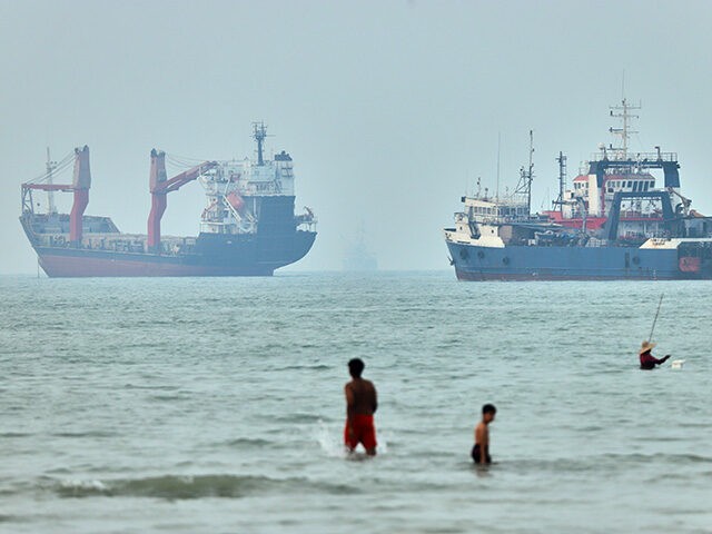 AP26181386781466 Title: Iran War Strait of Hormuz Image ID: 26181386781466 Article: Children wade in the wa